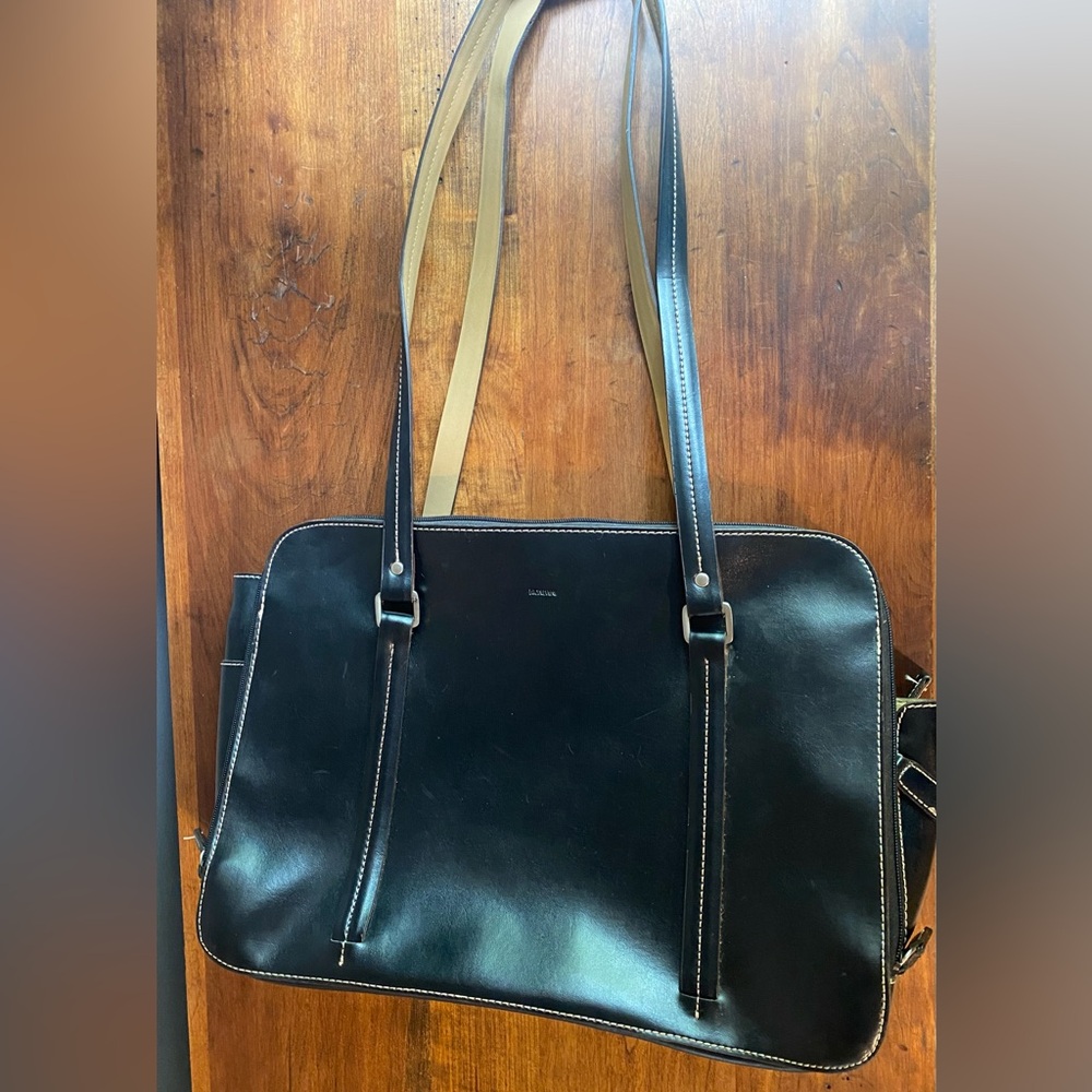 Mondani Black Leather Handbag